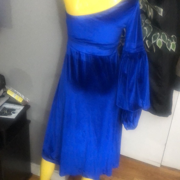ROYAL BLUE ONE SHOULDER VELVET DRESS SIZE 4 NWT - Picture 4 of 7